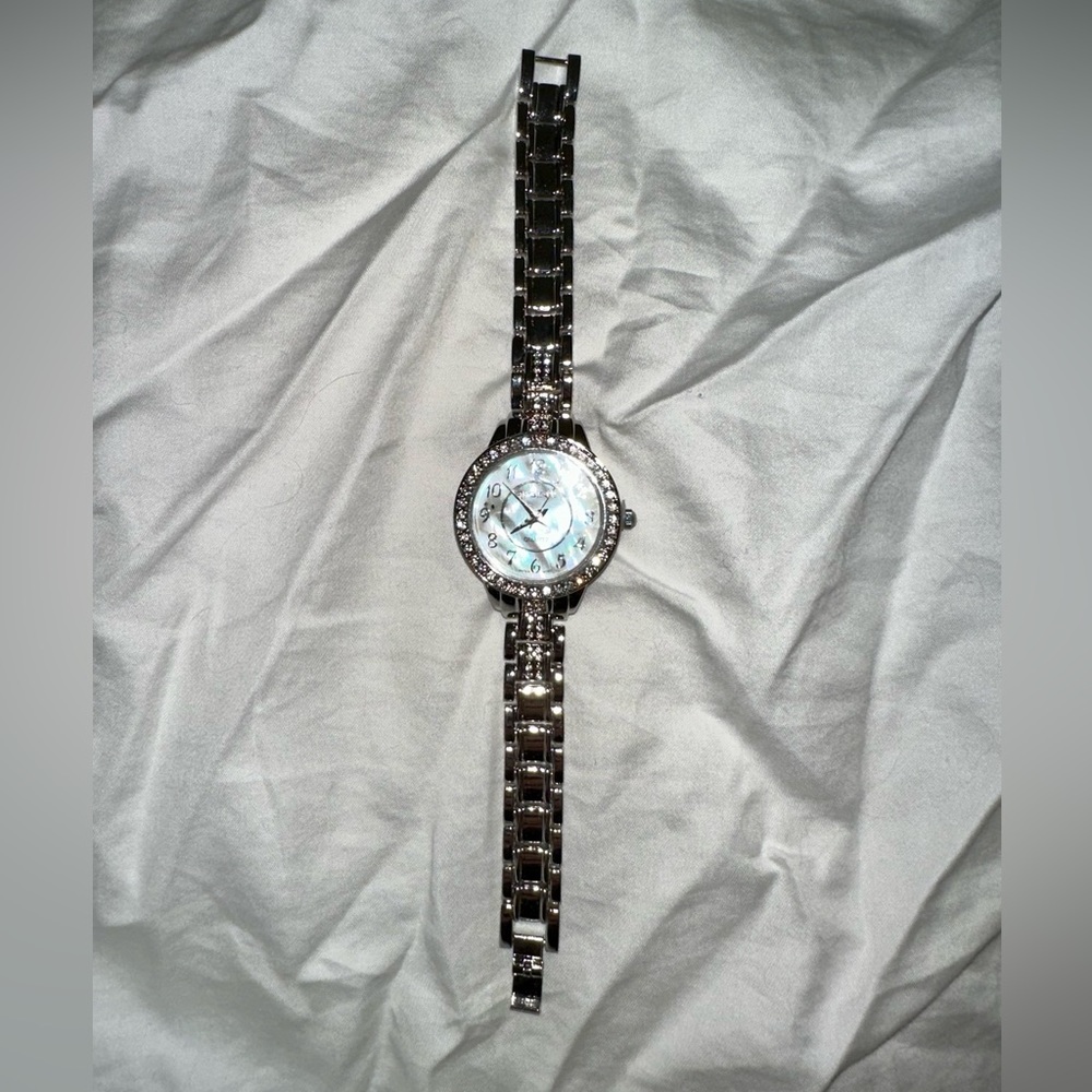 Vintage Elgin Quartz Womens Watch Crystal Accent Bezel & Band With MOP Dial B-K